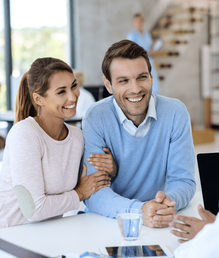 America's Health Center agent helping a client